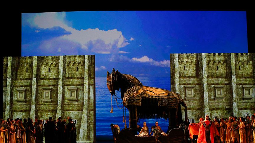 Troya operasının Bolşoy başarısı The Times gazetesinde