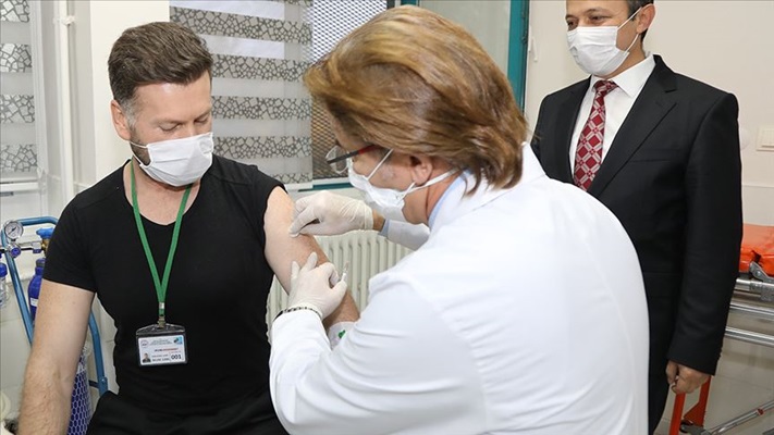 Erciyes Üniversitesinde geliştirilen Kovid-19 aşısının uygulandığı ilk gönüllüde 'hiçbir yan etki görülmedi'
