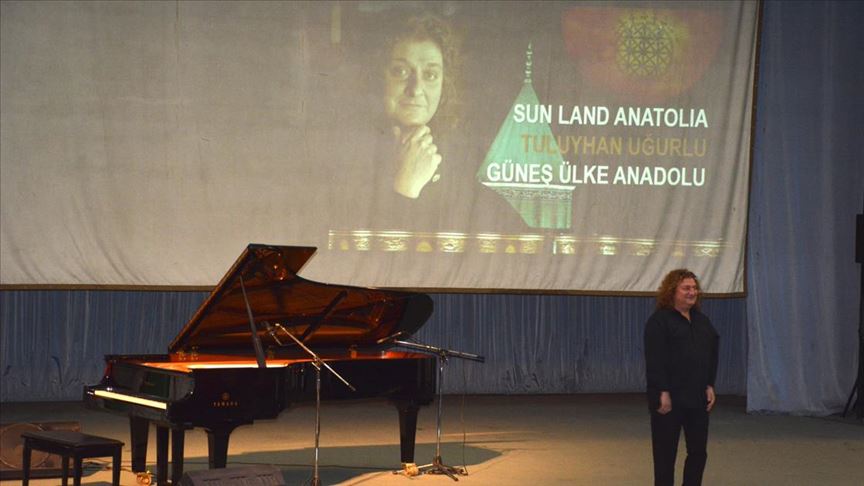 Piyanist Tuluyhan Uğurlu Özbekistan’da konser verdi
