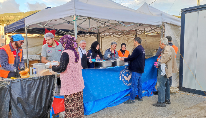 "Anadolu Mutfağı", Hataylı depremzedelere 3 öğün yemek sunuyor
